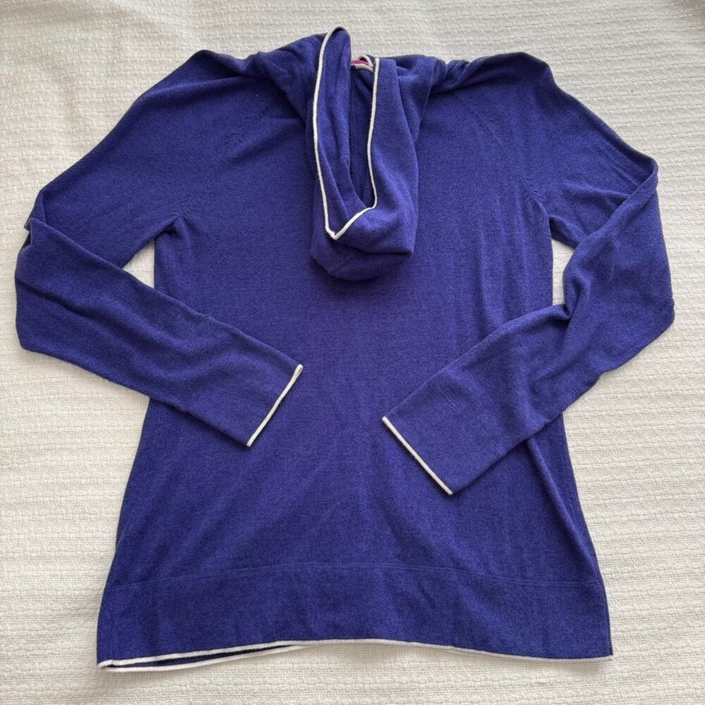 Large Lilly Pulitzer blue Josephine hoodie with white trim - Picture 2 of 6